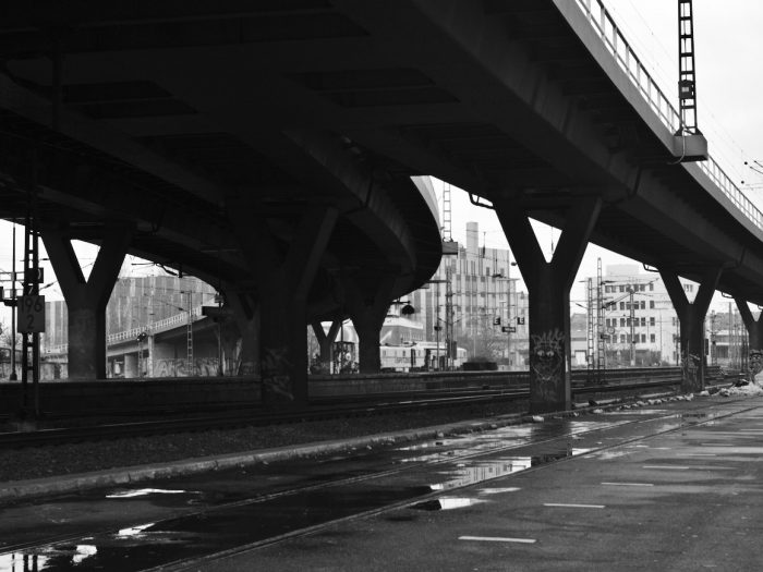 Gabelung der S-Bahn-Brücke in Frankfurt