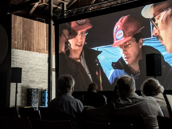 Filmprojektion in der Kugelhalle am Ganslberg