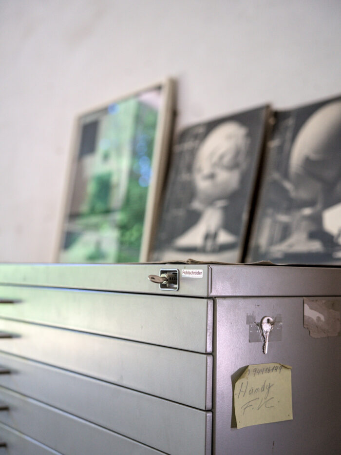Papierschrank mit Notiz